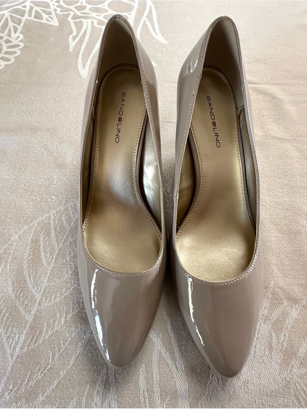 Bandolino Velta Patent Leather Look Pumps Taupe Nude Heels Size 9.5M NIB - Picture 5 of 6